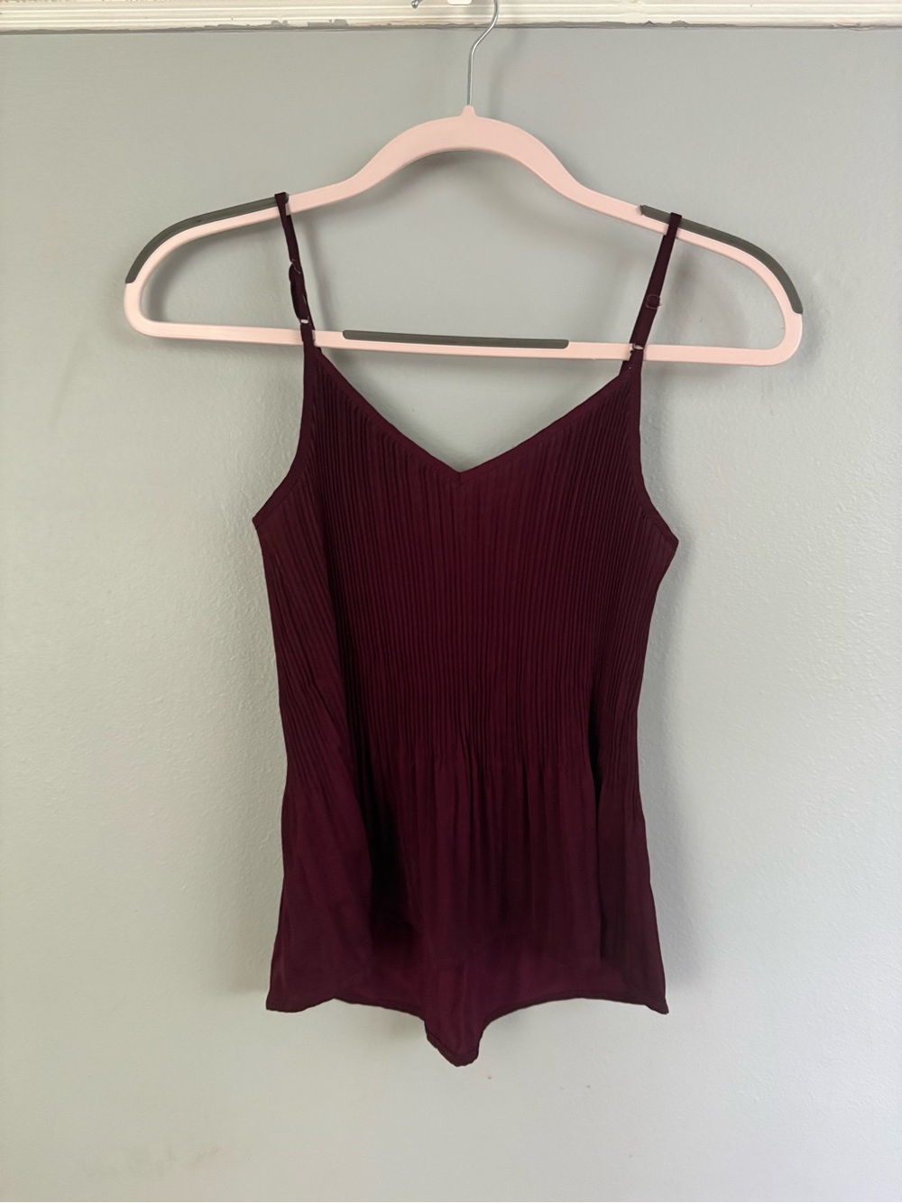 Express Ribbed V-Neck Spaghetti Strap Camisole - Burgundy - Picture 2 of 2